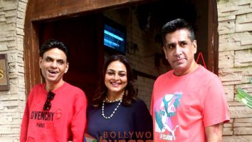 Photos: Shilpa Shirodkar snapped outside a restaurant in Khar