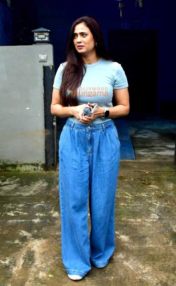 photos shweta tiwari snapped outside a dance class 3