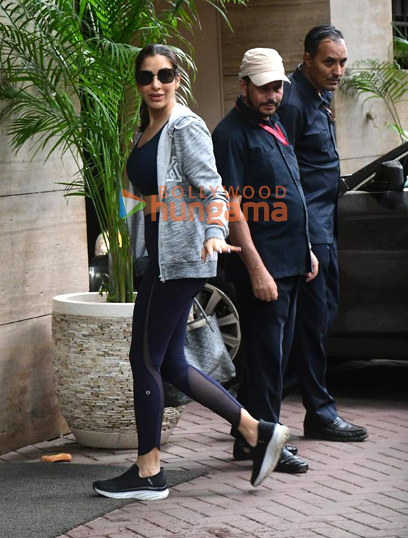 photos sophie choudry snapped in bandra 3 7