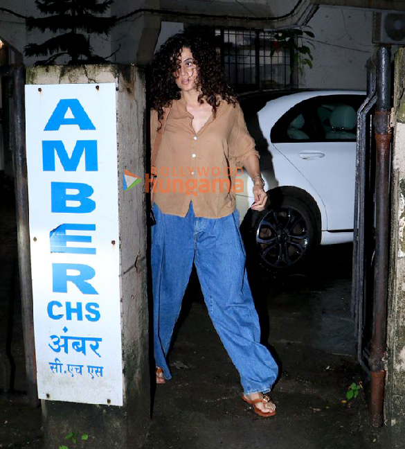photos taapsee pannu snapped outside a salon in juhu 3