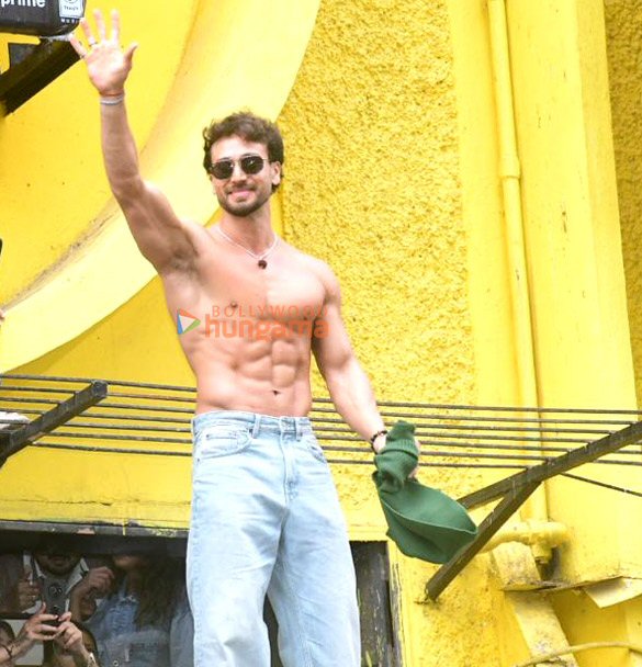 Photos: Tiger Shroff visits Gaiety Galaxy for ‘Baaghi 4’ Promotions Photos: Tiger Shroff visits Gaiety Galaxy for ‘Baaghi 4’ Promotions
