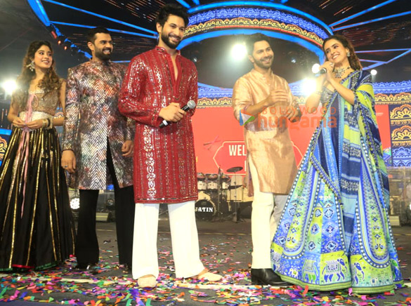 photos varun dhawan janhvi kapoor sanya malhotra rohit saraf and maniesh paul snapped promoting sunny sanskari ki tulsi kumari at falguni pathaks dandiya night 5
