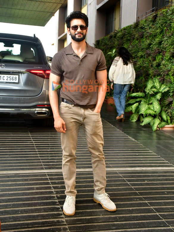 photos varun dhawan maniesh paul and rohit saraf snapped in andheri 2
