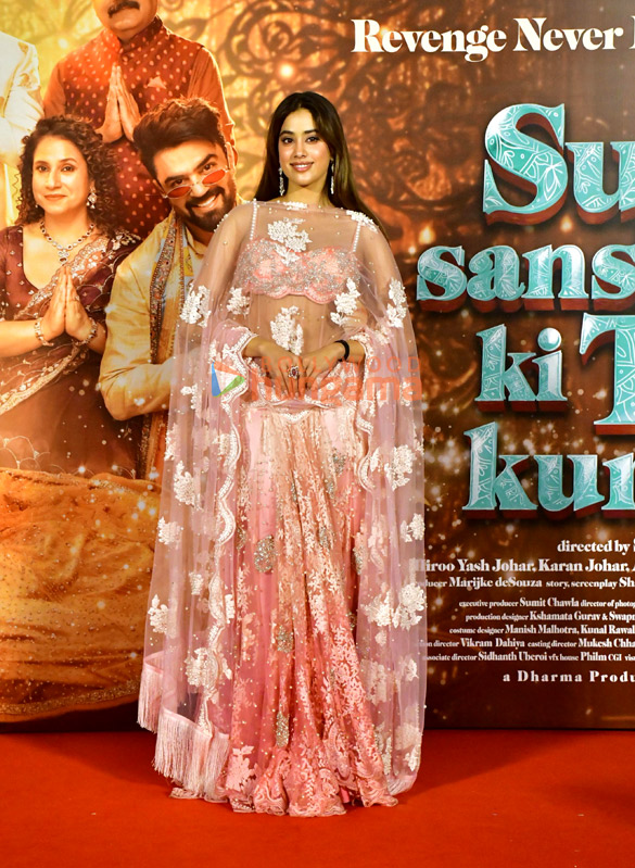 photos varun dhawan and janhvi kapoor snapped at sunny sanskari ki tulsi kumari trailer launch 3