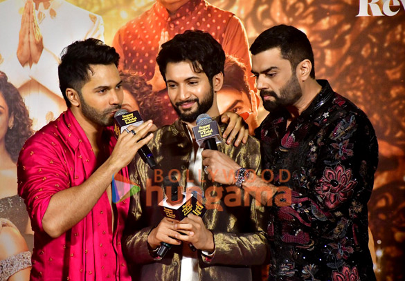 photos varun dhawan and janhvi kapoor snapped at sunny sanskari ki tulsi kumari trailer launch 8