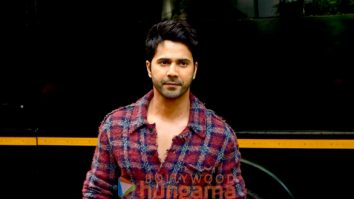 Photos: Varun Dhawan, Maniesh Paul and Rohit Saraf snapped in Andheri