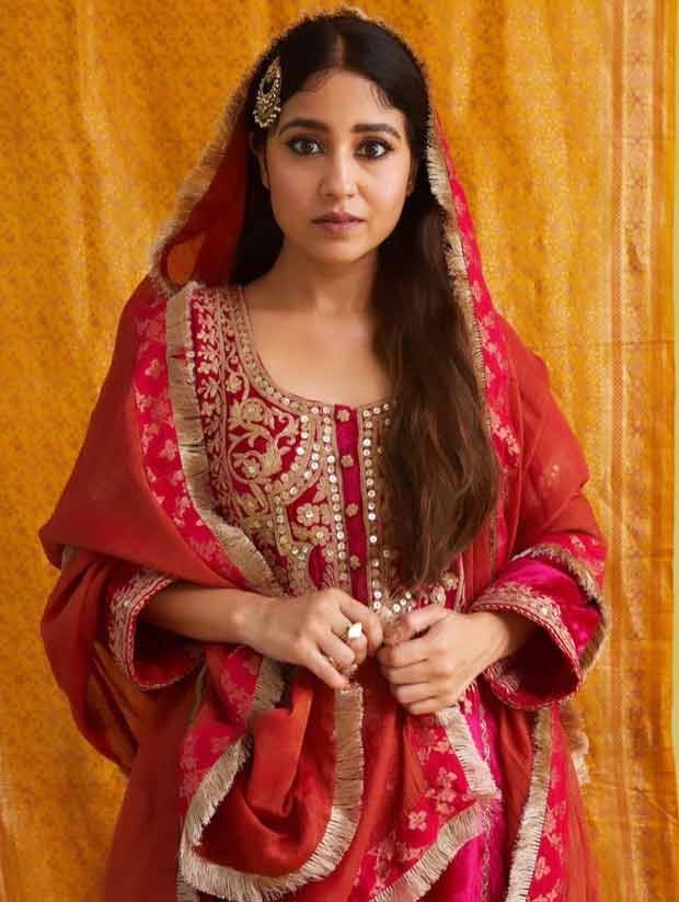 Navratri Ashtami 2025: Neha Dhupia, Saiee Manjrekar and other Bollywood actresses Shine in pink festive looks