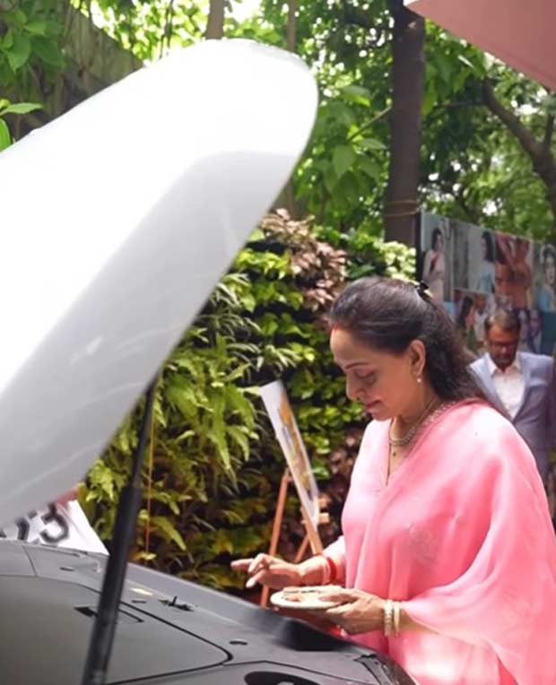 Hema Malini dio la bienvenida al MG M9 Electronic MPV en TK 2,5. 69.90 millones para empacar con características de lujo