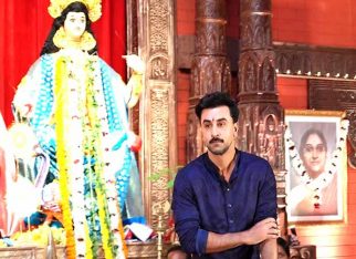 Ranbir Kapoor offers prayers at Durga Puja Pandal, shares festive moments with Ayan Mukerji
