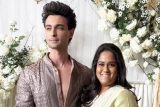 Arpita & Ayush Sharma pose for media