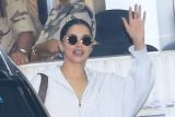 Deepee on the go! Deepika Padukone
