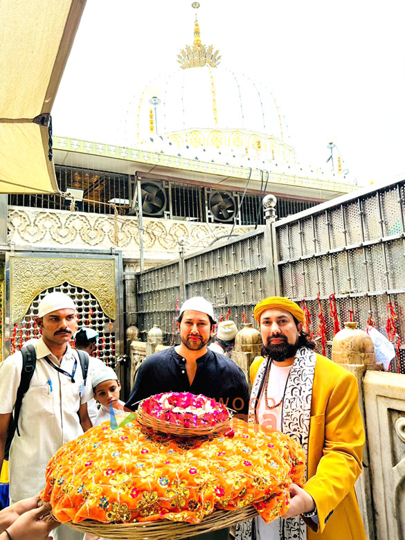 Photos: Aftab Shivdasani snapped at Ajmer Sharif Dargah Photos: Aftab Shivdasani snapped at Ajmer Sharif Dargah