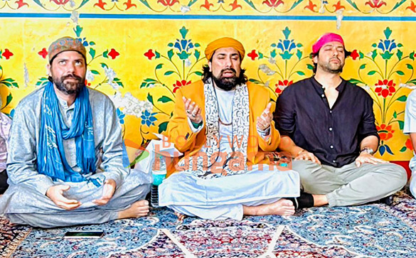 photos aftab shivdasani snapped at ajmer sharif dargah 4