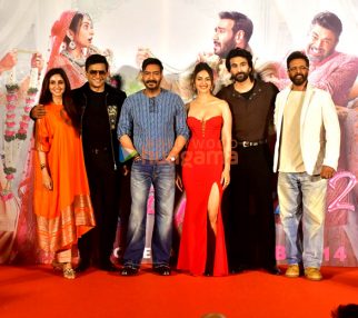 Photos: Ajay Devgn, R Madhavan, Rakul Preet Singh, Meezaan Jafri and others grace the trailer launch of their film De De Pyaar De 2 Photos: Ajay Devgn, R Madhavan, Rakul Preet Singh, Meezaan Jafri and others grace the trailer launch of their film De De Pyaar De 2