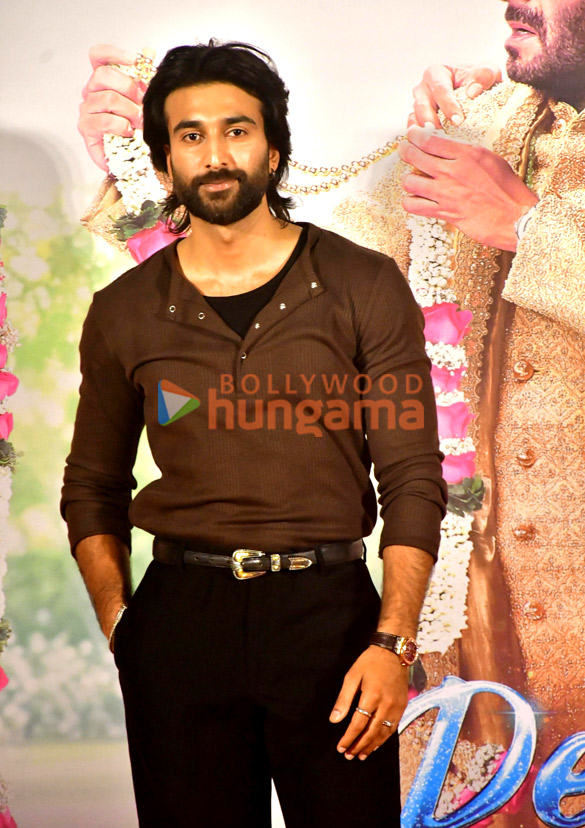 photos ajay devgn r madhavan rakul preet singh meezaan jafri and others grace the trailer launch of their film de de pyaar de 2 114 9