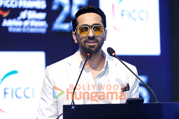 photos akshay kumar ayushmann khuranna in conversation with chief minister devendra fadnavis at ficci frames 2025 7