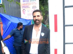 Photos: Akshay Kumar snapped in Bandra