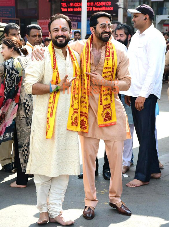 photos ayushmann khurrana amar kaushik seek blessings at siddhivinayak temple after release of thamma 2
