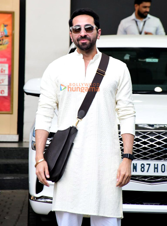 Photos: Ayushmann Khurrana, Rashmika Mandanna and Dinesh Vijan snapped at Kalina airport Photos: Ayushmann Khurrana, Rashmika Mandanna and Dinesh Vijan snapped at Kalina airport