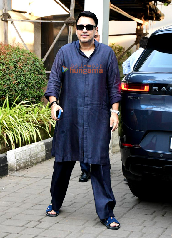 photos ayushmann khurrana rashmika mandanna and dinesh vijan snapped at kalina airport 3