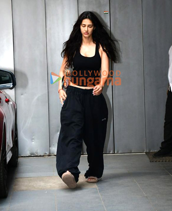 photos disha patani snapped outside a clinic in bandra 4 5