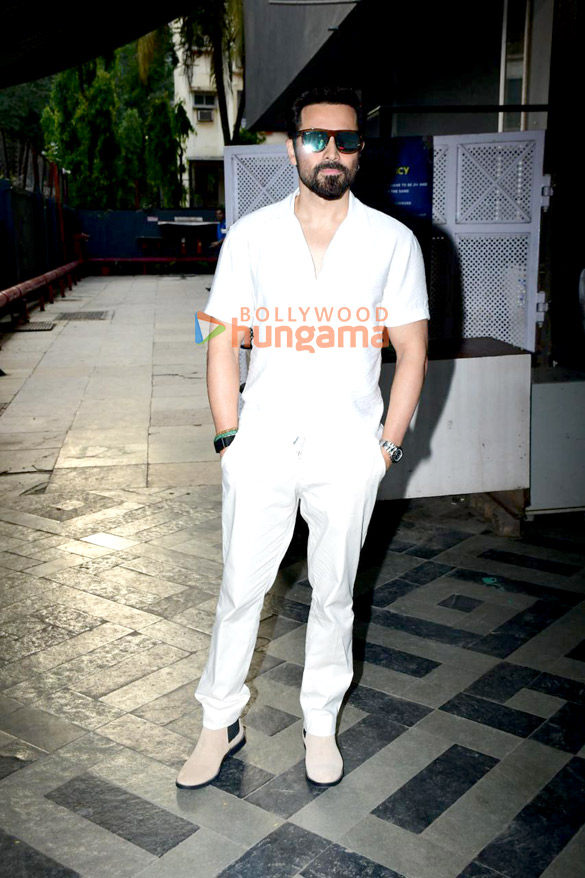 photos emraan hashmi and yami gautam dhar snapped in bandra 5