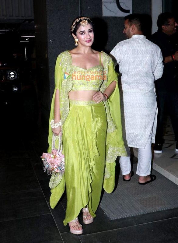 photos isha koppikar mannara nyra banerjee snapped attending mika singhs diwali party 8