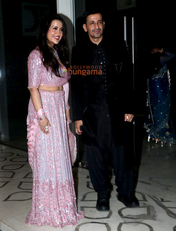 photos isha koppikar mannara nyra banerjee snapped attending mika singhs diwali party 9