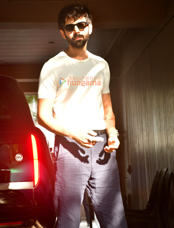 Photos: Kartik Aaryan and Karan Johar snapped in Juhu