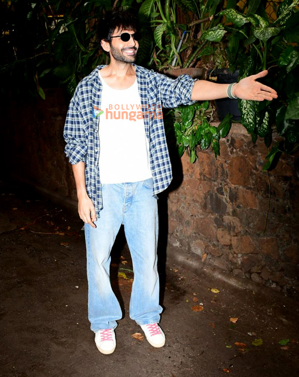 photos kartik aryan spotted at krome studio in bandra 2