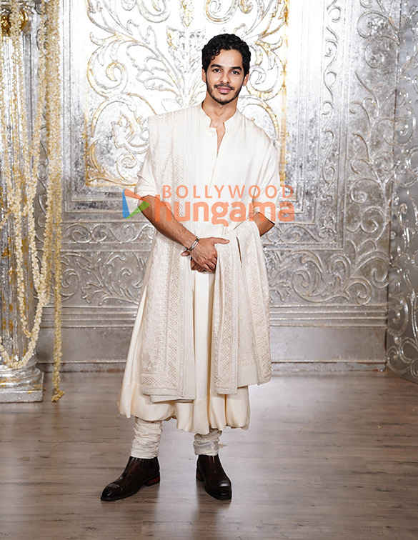 photos kriti sanon ananya panday alaya f sara ali khan and others attend manish malhotras diwali party 47