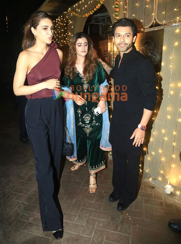 photos kriti sanon nupur sanon and stebin ben snapped in bandra 5