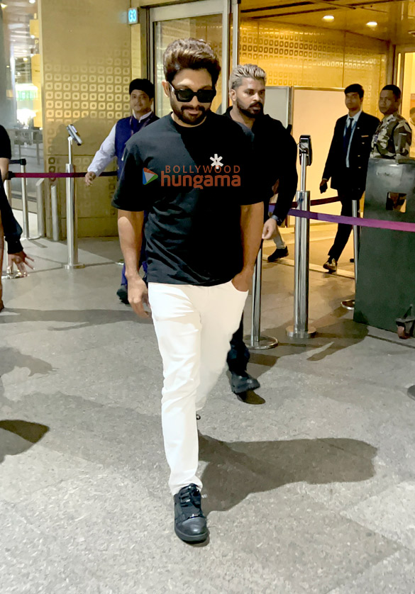 photos mrunal thakur and allu arjun snapped at the airport 4