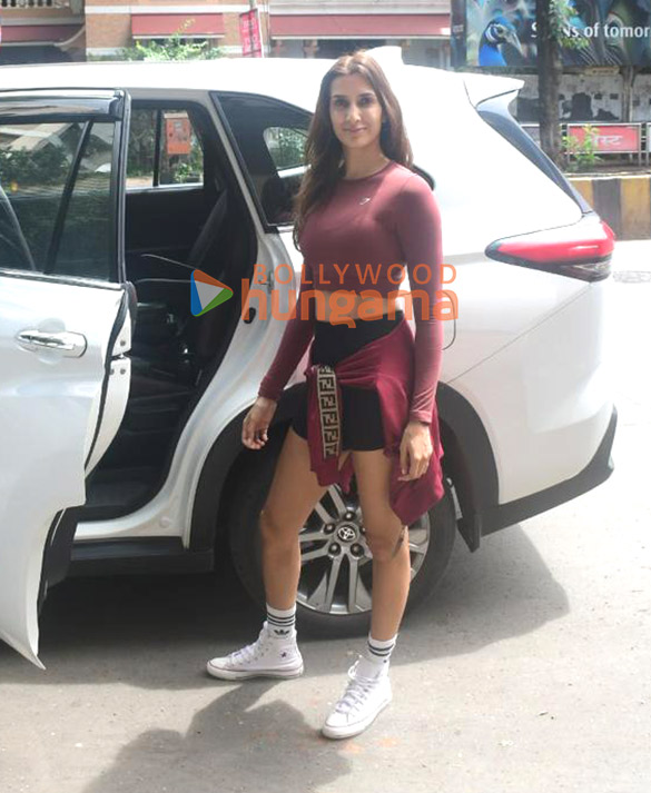 photos pragya kapoor spotted outside the gym in bandra 6