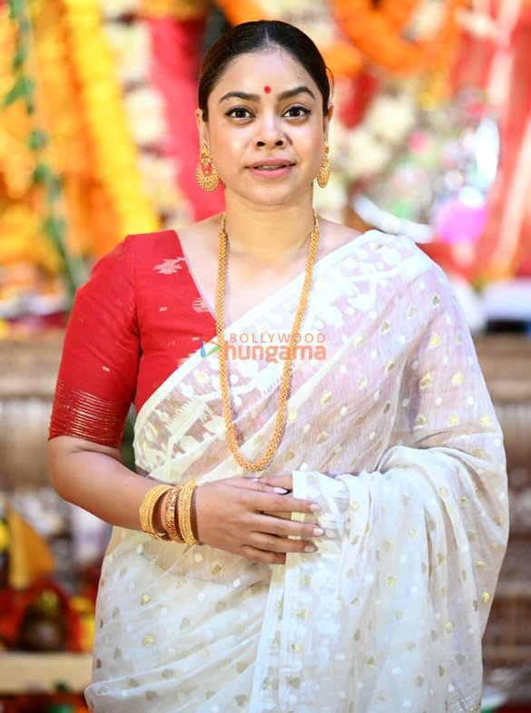 photos priyanka chopra jonas ranbir kapoor rani mukerji kajol and others snapped during durga puja at north bombay sarbojanin 19