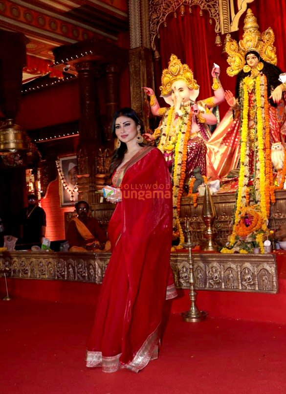 photos priyanka chopra jonas ranbir kapoor rani mukerji kajol and others snapped during durga puja at north bombay sarbojanin 20