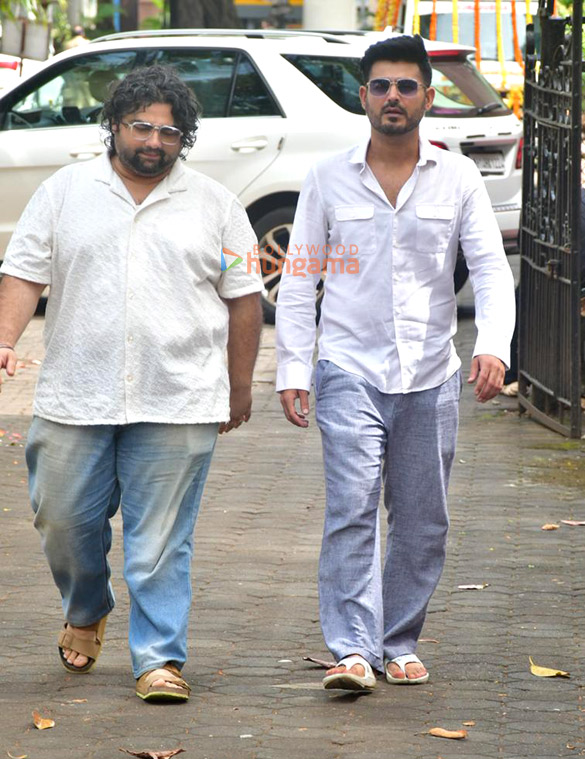 photos rajesh kumar rupali ganguly neil nitin mukesh sumeet raghavan and others attend the funeral of satish shah 12