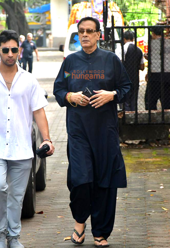 photos rajesh kumar rupali ganguly neil nitin mukesh sumeet raghavan and others attend the funeral of satish shah 15