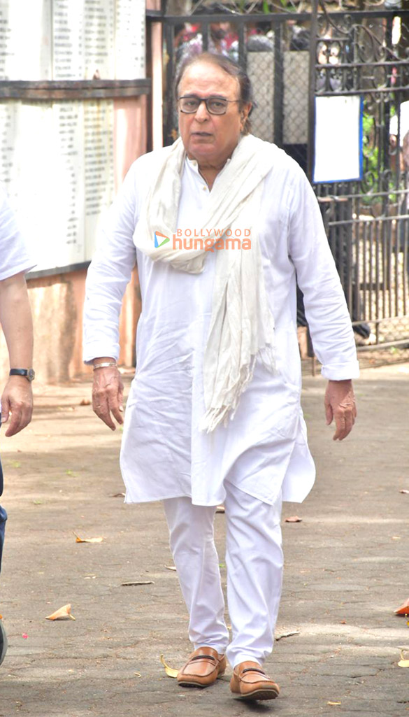 photos rajesh kumar rupali ganguly neil nitin mukesh sumeet raghavan and others attend the funeral of satish shah 19