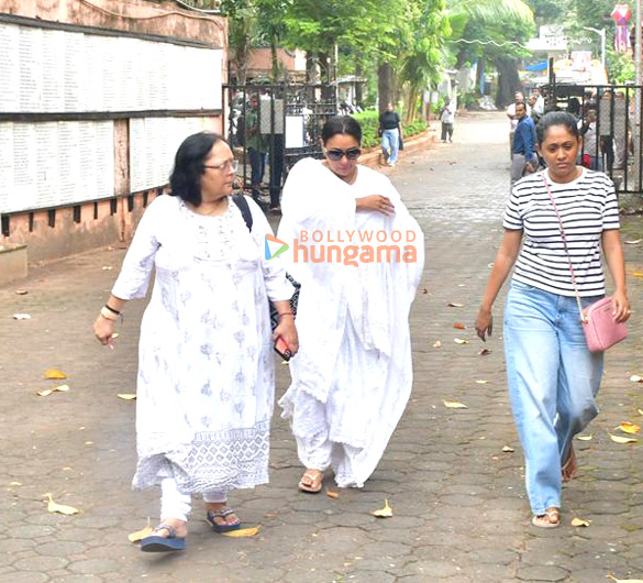 photos rajesh kumar rupali ganguly neil nitin mukesh sumeet raghavan and others attend the funeral of satish shah 22