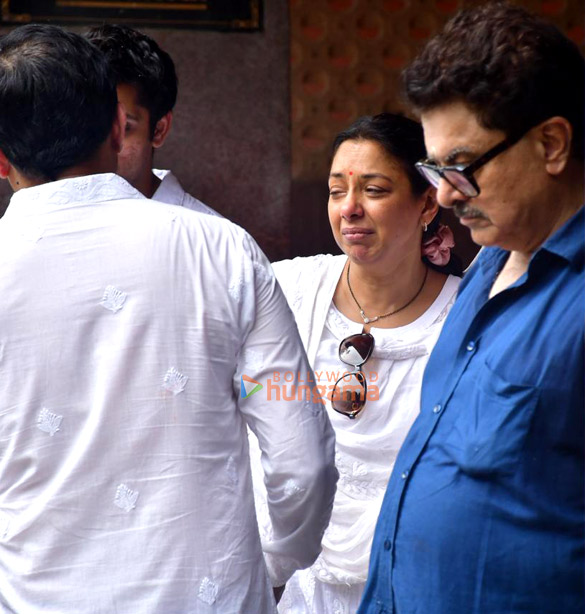 photos rajesh kumar rupali ganguly neil nitin mukesh sumeet raghavan and others attend the funeral of satish shah 3399 1