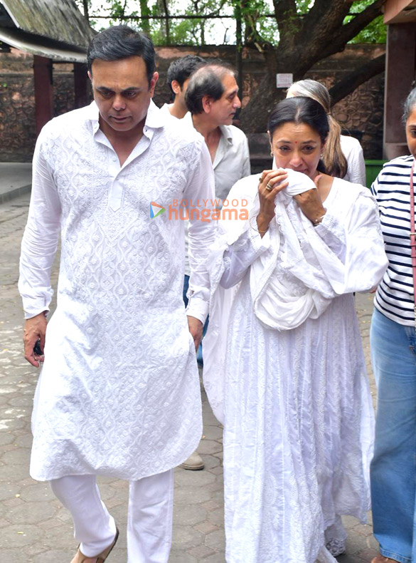 photos rajesh kumar rupali ganguly neil nitin mukesh sumeet raghavan and others attend the funeral of satish shah 3399 8