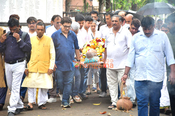 photos rajesh kumar rupali ganguly neil nitin mukesh sumeet raghavan and others attend the funeral of satish shah 34