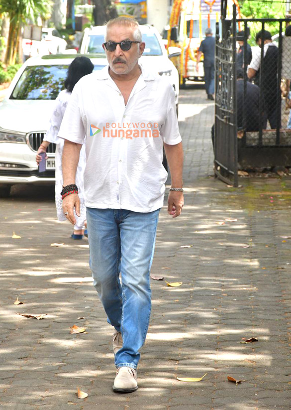 photos rajesh kumar rupali ganguly neil nitin mukesh sumeet raghavan and others attend the funeral of satish shah 7