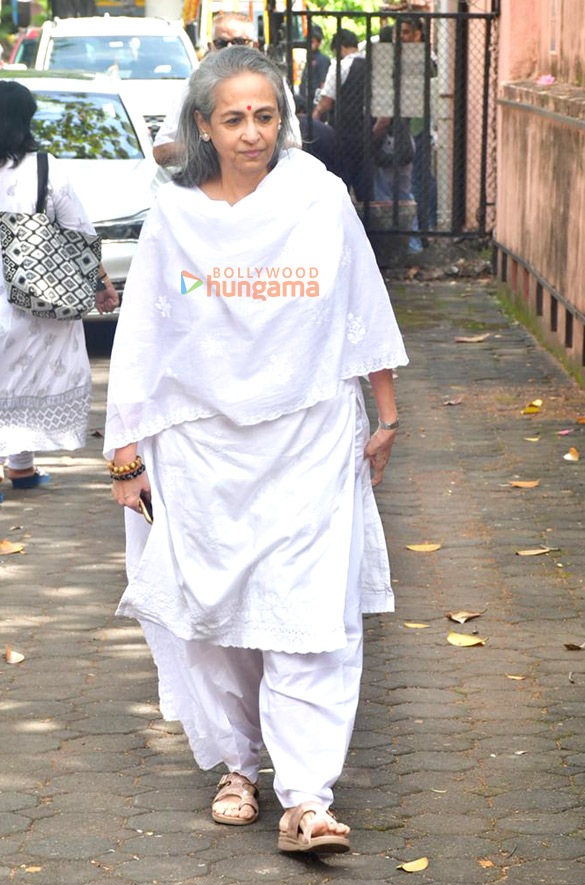 photos rajesh kumar rupali ganguly neil nitin mukesh sumeet raghavan and others attend the funeral of satish shah 8