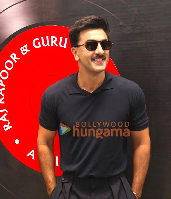 Photos: Ranbir Kapoor pays tribute to Raj Kapoor and Guru Dutt at Whistling Woods International Photos: Ranbir Kapoor pays tribute to Raj Kapoor and Guru Dutt at Whistling Woods International