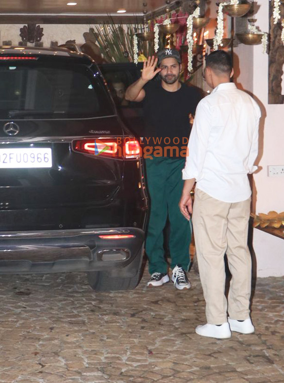 photos raveena tandon shilpa shetty mira rajput kapoor and others snapped at anil kapoors residence for karwa chauth 007 11