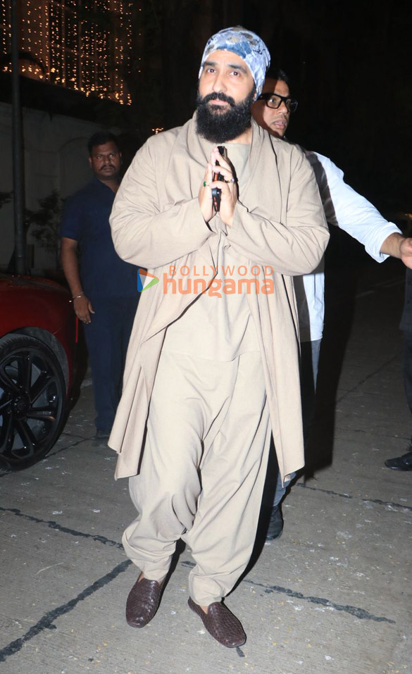 photos raveena tandon shilpa shetty mira rajput kapoor and others snapped at anil kapoors residence for karwa chauth 007 13