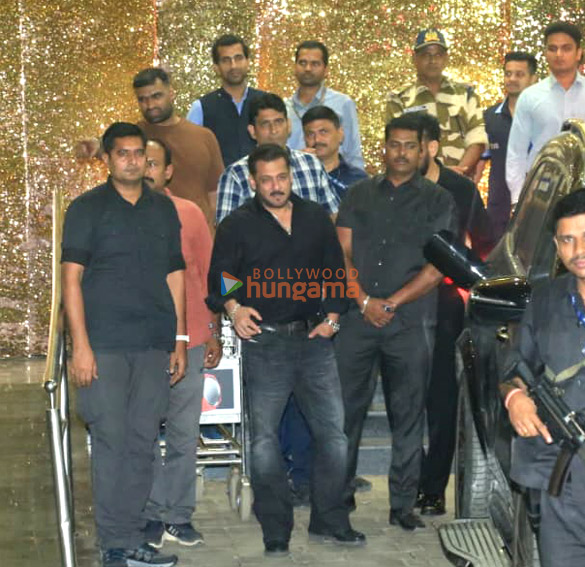 Photos: Salman Khan snapped at Kalina airport Photos: Salman Khan snapped at Kalina airport