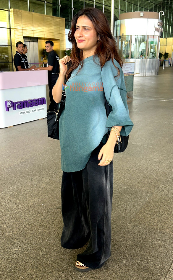 photos siddhant chaturvedi fatima sana shaikh arshad warsi and others snapped at the airport 2 photos siddhant chaturvedi fatima sana shaikh arshad warsi and others snapped at the airport 2